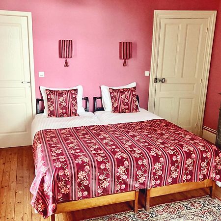 Petit Chateau Le Piot Bed & Breakfast Fleurance Exterior photo