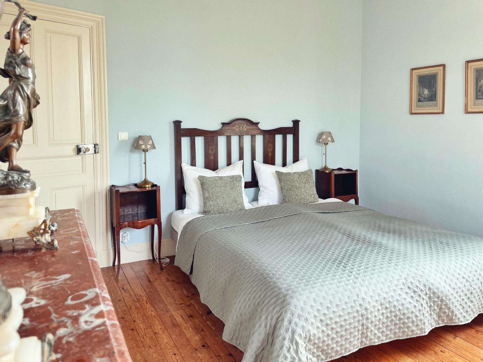 Petit Chateau Le Piot Bed & Breakfast Fleurance Exterior photo