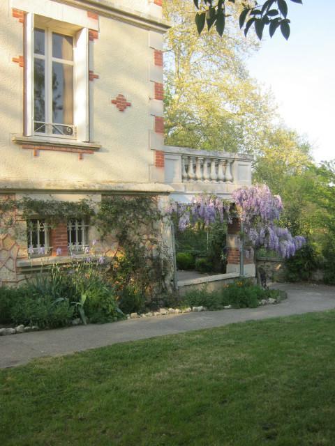 Petit Chateau Le Piot Bed & Breakfast Fleurance Exterior photo